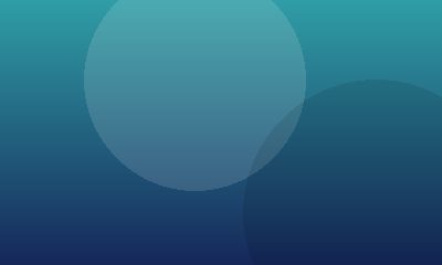 夜晚卧室内用户躺在床上用手机观看视频,屏幕光映照面部呈现放松神情